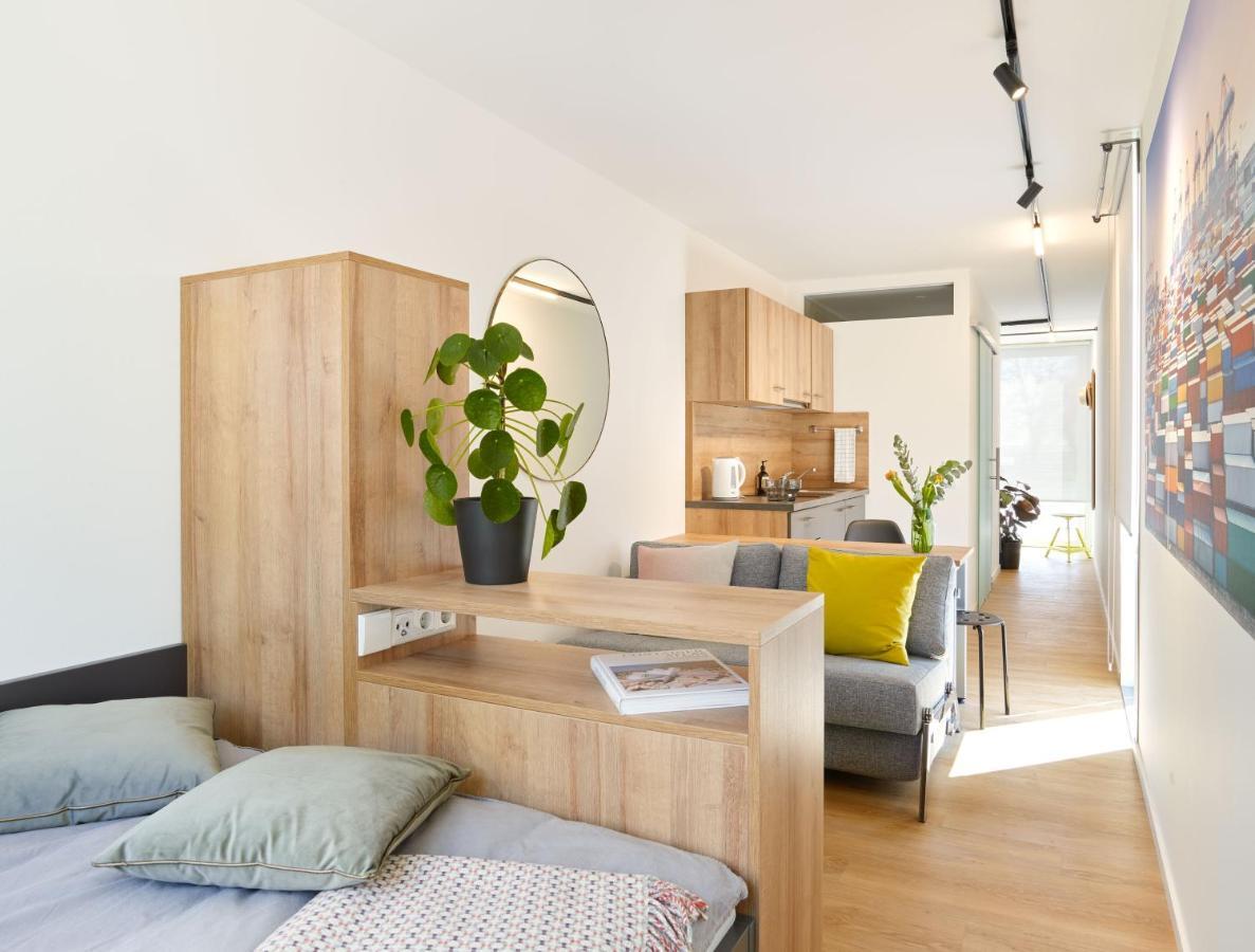 Modern Ausgebauter Ueberseecontainer Als Tiny House Wertheim Buitenkant foto
